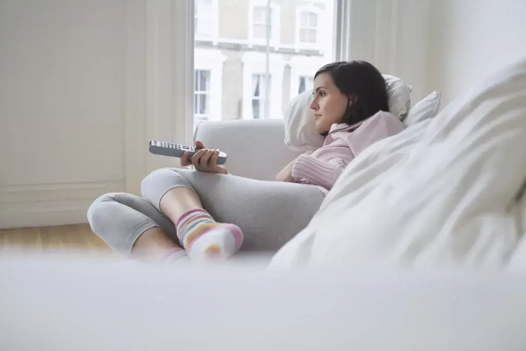 POPSUGAR: Sitting for Long Periods of Time Can Cause Knee Pain — Here’s How to End the Aches