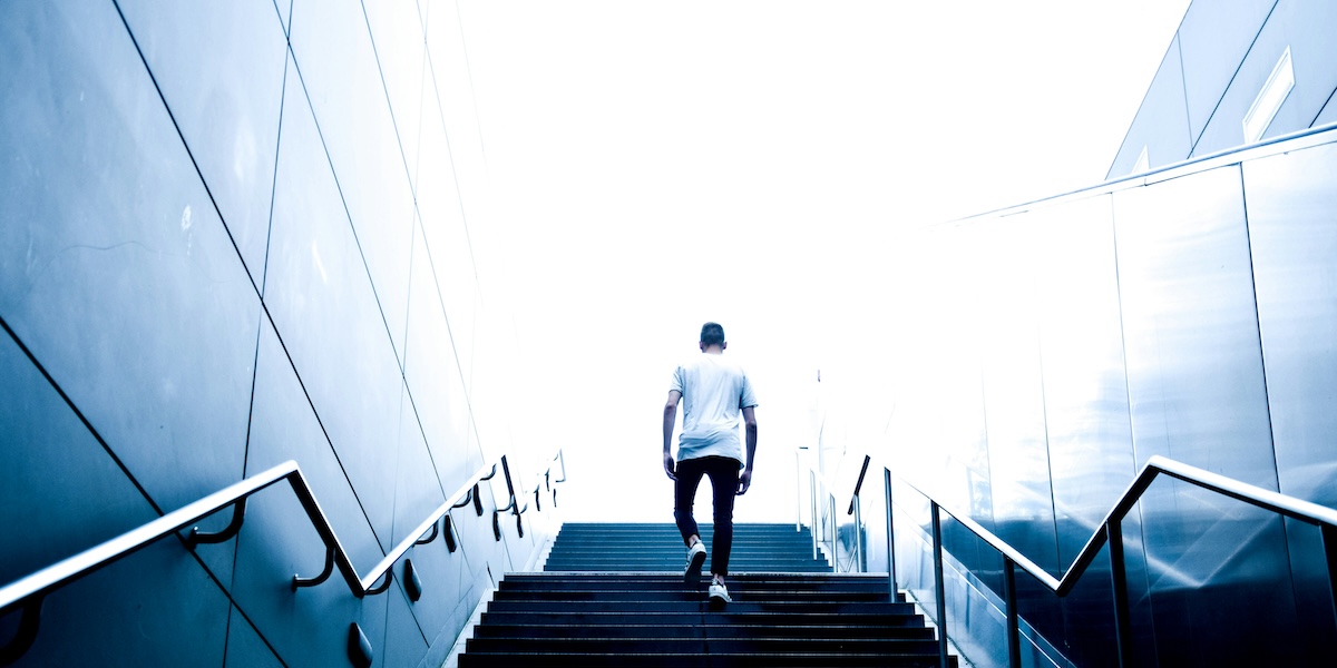 Why Does My Knee Hurt When Going Up the Stairs?